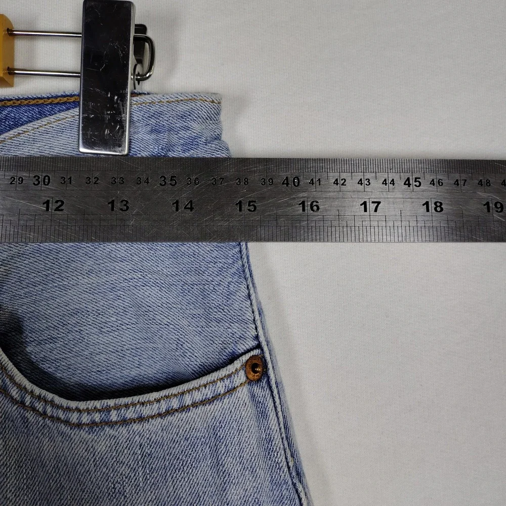 Levis 501 Original Fit Jeans Mens 30x30 Light Wash Blue Button Fly Straight